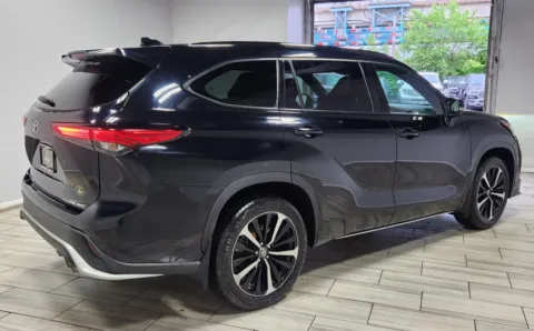 More photos of 2021 Toyota Highlander XSE at Majestic Automotive Group, NJ