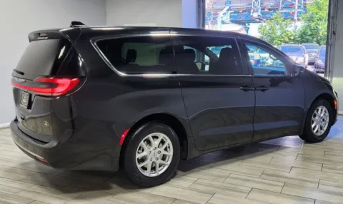 More photos of 2023 Chrysler Pacifica Touring L at Majestic Automotive Group, NJ