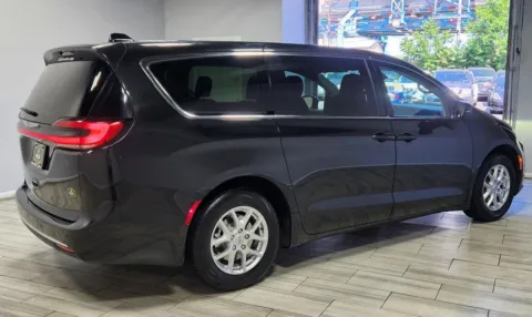 More photos of 2023 Chrysler Pacifica Touring L at Majestic Automotive Group, NJ