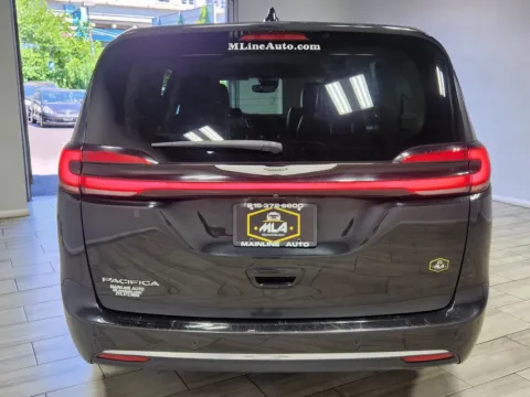 More photos of 2023 Chrysler Pacifica Touring L at Majestic Automotive Group, NJ