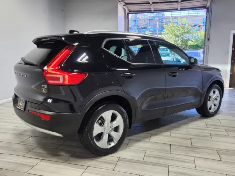 More photos of 2022 Volvo XC40 Momentum at Majestic Automotive Group, NJ