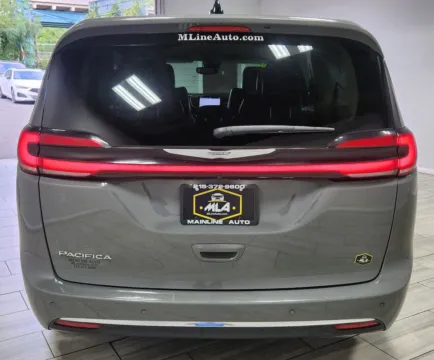 More photos of 2023 Chrysler Pacifica Touring L at Majestic Automotive Group, NJ