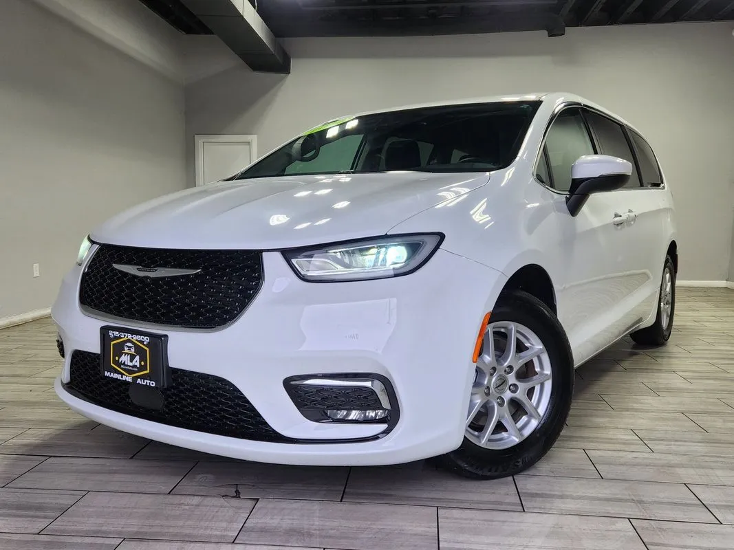 White 2023 Chrysler Pacifica Touring L for sale in Cinnaminson, NJ