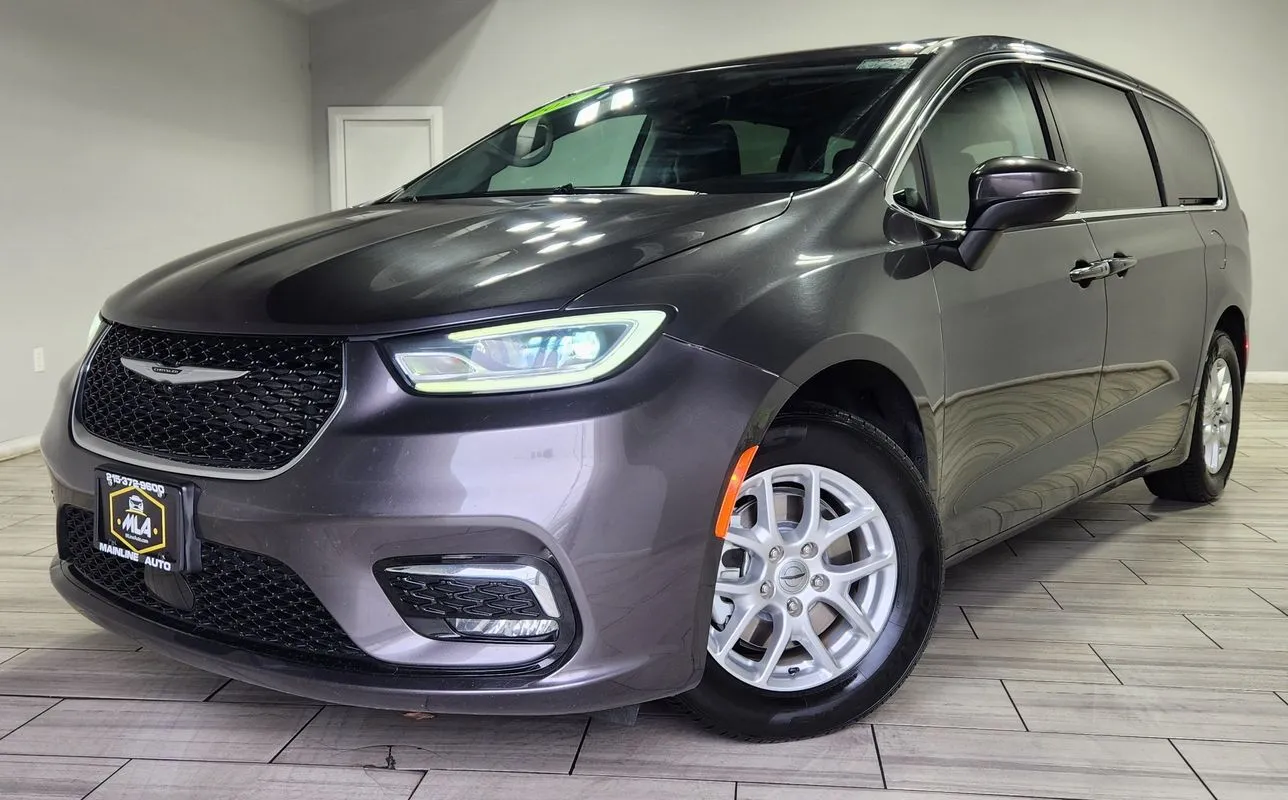 Gray 2023 Chrysler Pacifica Touring L for sale in Cinnaminson, NJ