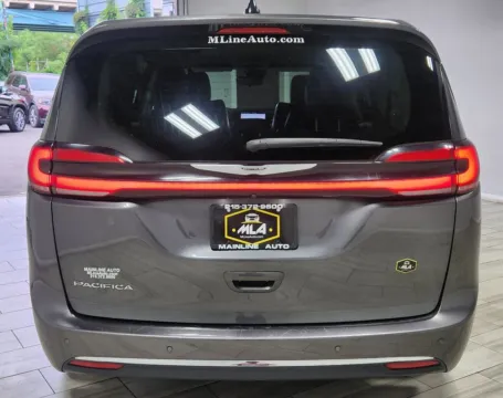More photos of 2023 Chrysler Pacifica Touring L at Majestic Automotive Group, NJ