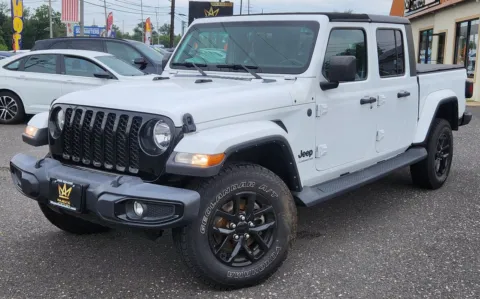 White 2022 Jeep Gladiator Altitude 4x4 for sale in Cinnaminson, NJ
