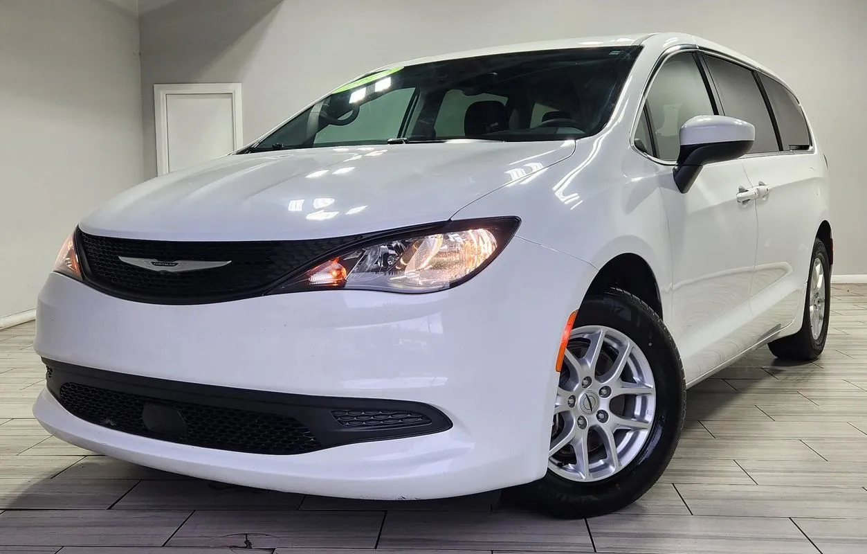 White 2023 Chrysler Voyager LX for sale in Cinnaminson, NJ