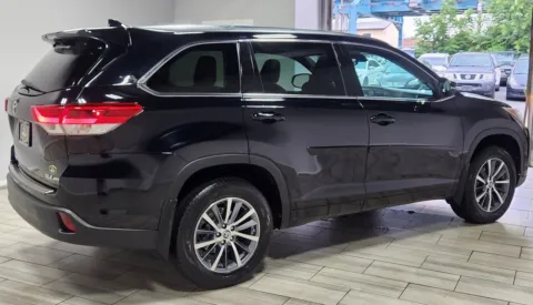 More photos of 2017 Toyota Highlander XLE at Majestic Automotive Group, NJ