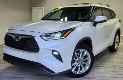 White 2023 Toyota Highlander Limited for sale in Cinnaminson, NJ