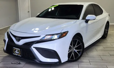 White 2023 Toyota Camry SE for sale in Cinnaminson, NJ