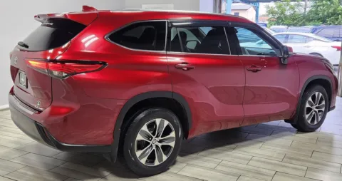 More photos of 2020 Toyota Highlander XLE at Majestic Automotive Group, NJ