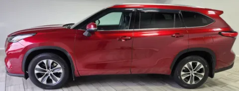 Photos of 2020 Toyota Highlander XLE for sale in Cinnaminson, NJ at Majestic Automotive Group