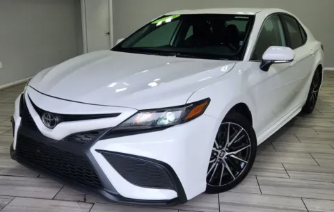 White 2024 Toyota Camry SE for sale in Cinnaminson, NJ