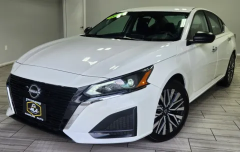 White 2025 Nissan Altima SV FWD for sale in Cinnaminson, NJ