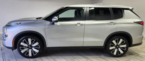 Photos of 2025 Mitsubishi Outlander SE 2.5 S-AWC for sale in Cinnaminson, NJ at Majestic Automotive Group