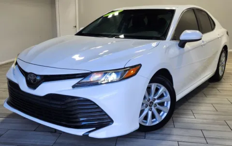 White 2018 Toyota Camry LE for sale in Cinnaminson, NJ