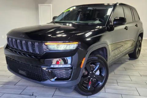 Black 2023 Jeep Grand Cherokee Limited 4x4 for sale in Cinnaminson, NJ