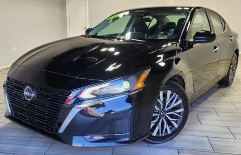 Black 2023 Nissan Altima SV FWD for sale in Cinnaminson, NJ
