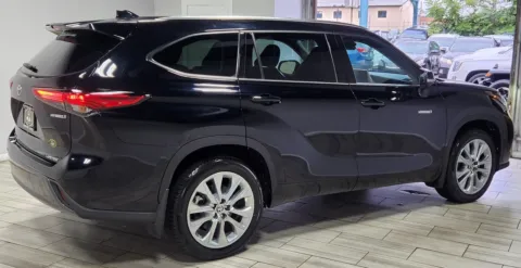 More photos of 2021 Toyota Highlander Limited at Majestic Automotive Group, NJ