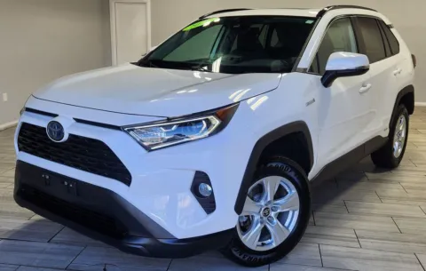 White 2021 Toyota RAV4 Hybrid XLE for sale in Cinnaminson, NJ