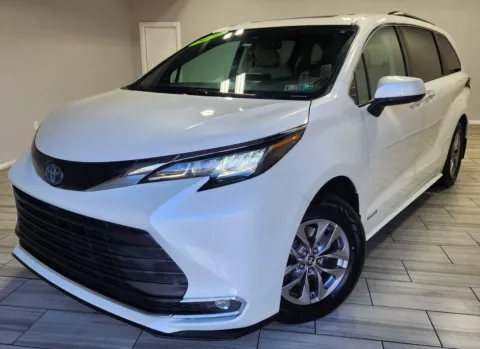 White 2021 Toyota Sienna XLE for sale in Cinnaminson, NJ