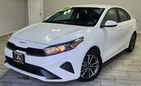 White 2024 Kia Forte LXS for sale in Cinnaminson, NJ