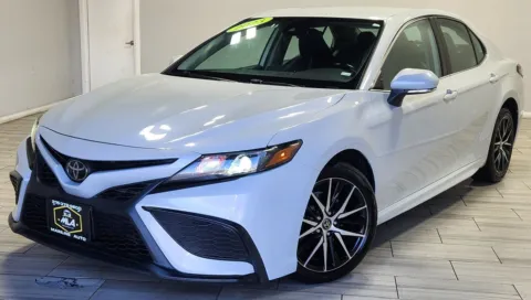 White 2023 Toyota Camry SE for sale in Cinnaminson, NJ