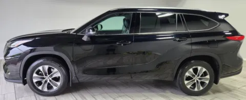 Photos of 2021 Toyota Highlander XLE for sale in Cinnaminson, NJ at Majestic Automotive Group