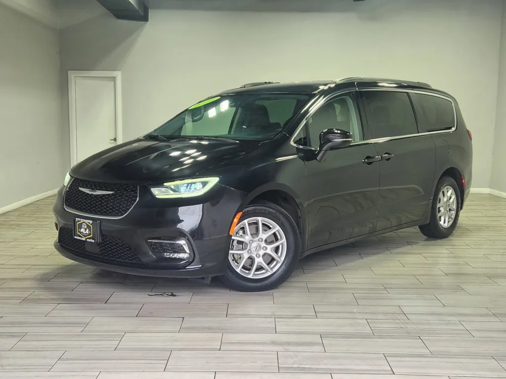 2022 Chrysler Pacifica Touring L for sale in Cinnaminson, NJ