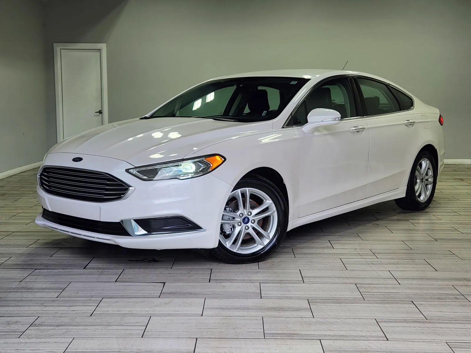 White 2018 Ford Fusion SE for sale in Cinnaminson, NJ