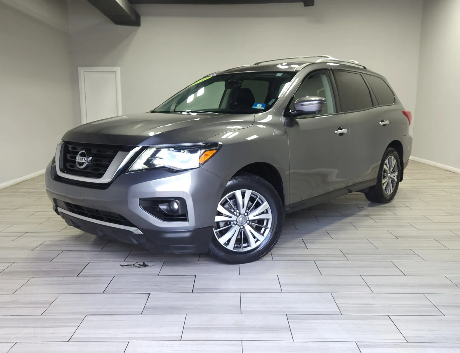 Gray 2020 Nissan Pathfinder SL for sale in Cinnaminson, NJ