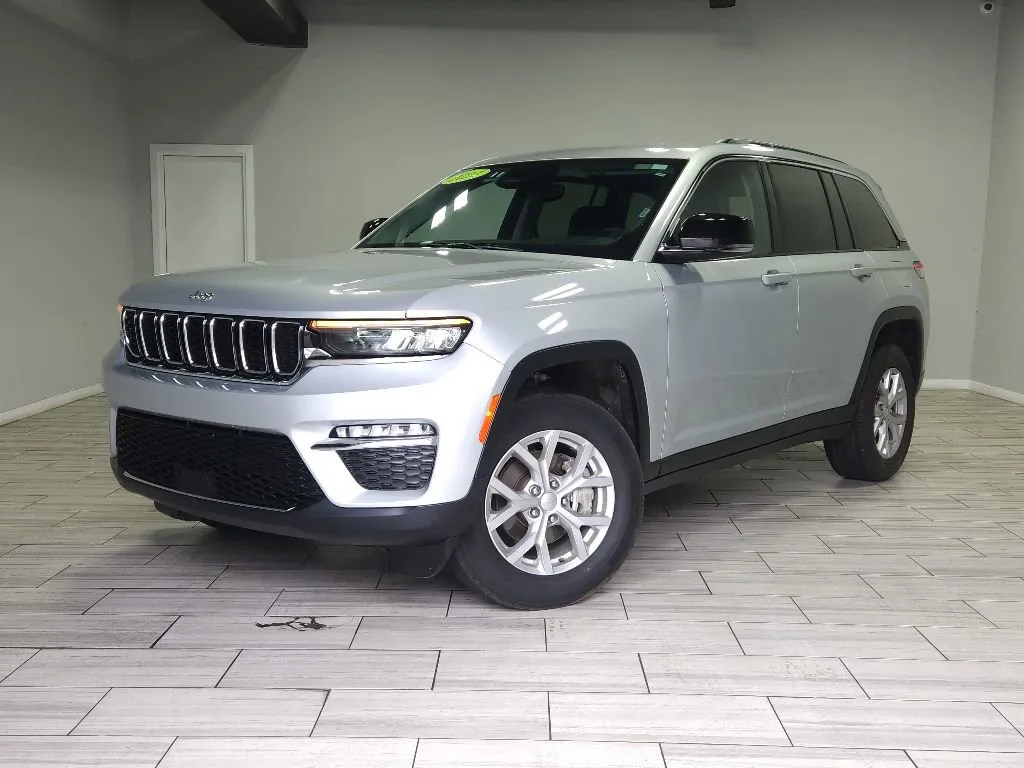 Silver 2023 Jeep Grand Cherokee Limited for sale in Cinnaminson, NJ