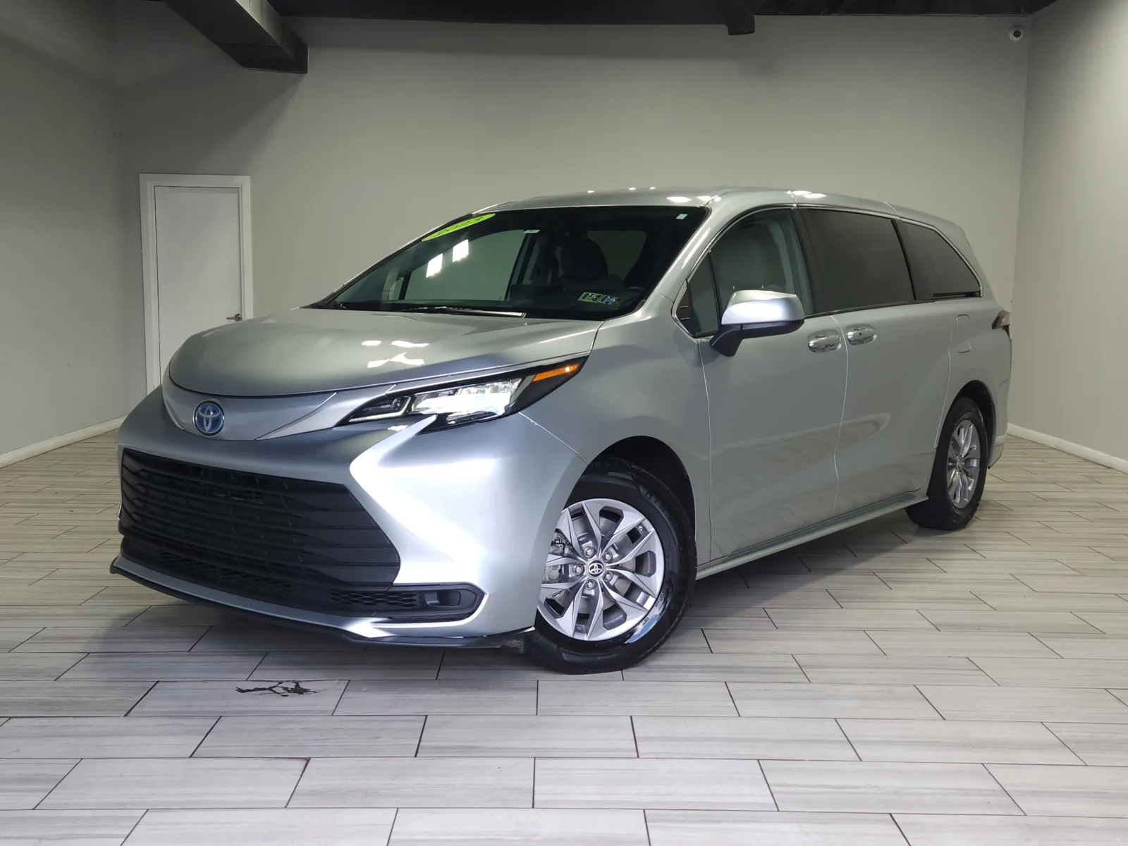 2023 Toyota Sienna LE for sale in Cinnaminson, NJ