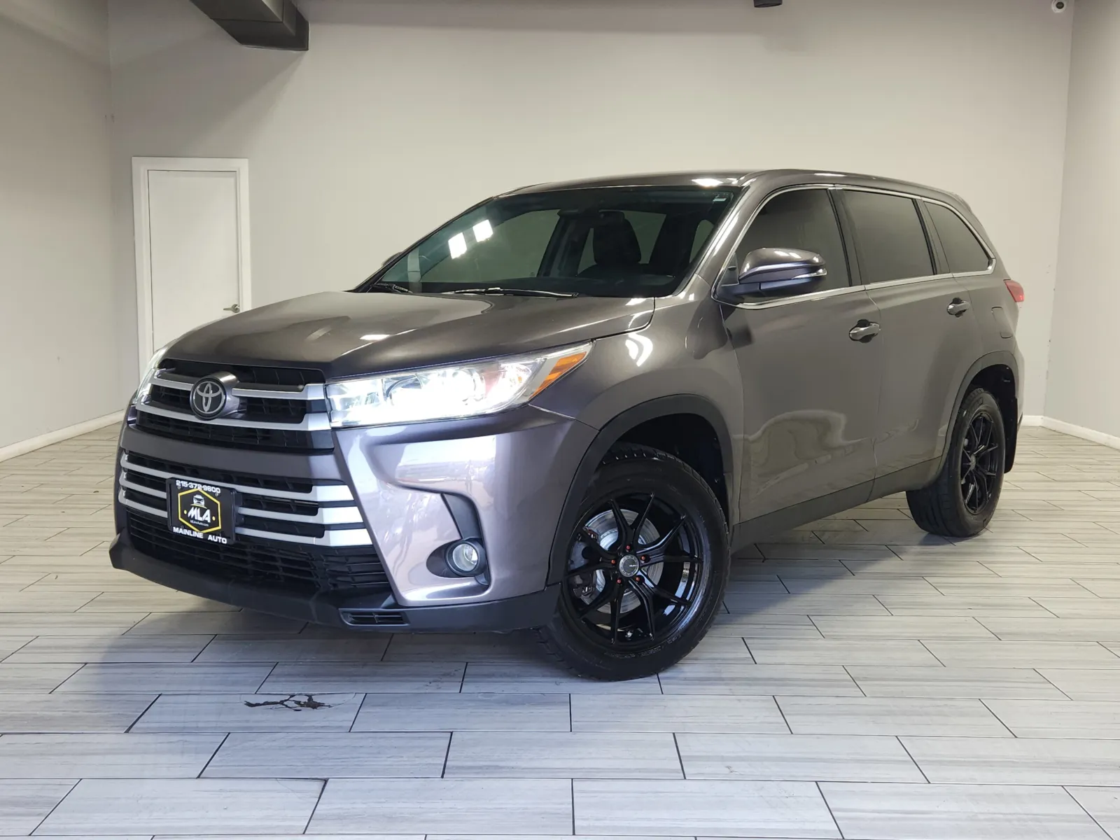 Gray 2019 Toyota Highlander LE Plus for sale in Cinnaminson, NJ