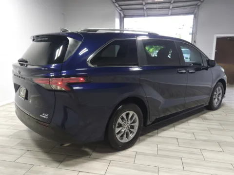 More photos of 2022 Toyota Sienna XLE at Majestic Automotive Group, NJ