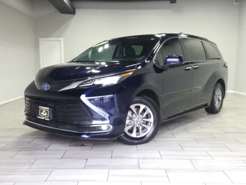 Blue 2022 Toyota Sienna XLE for sale in Cinnaminson, NJ