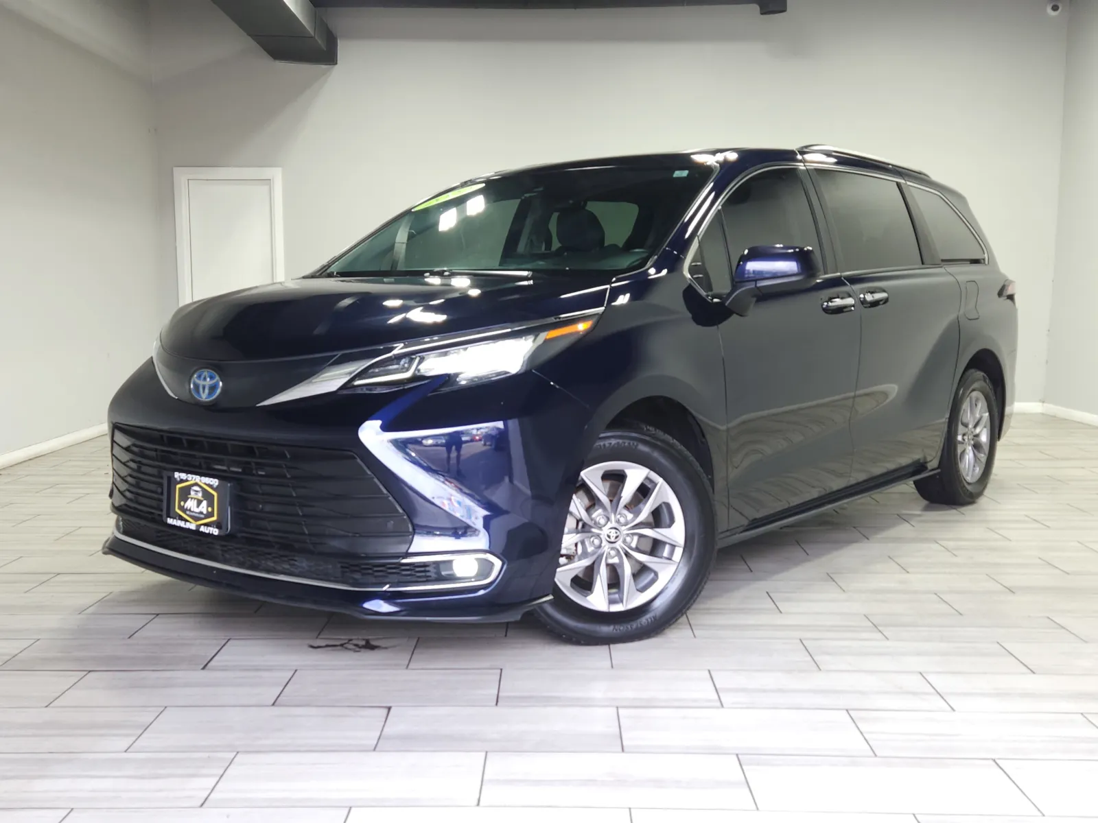 Blue 2022 Toyota Sienna XLE for sale in Cinnaminson, NJ