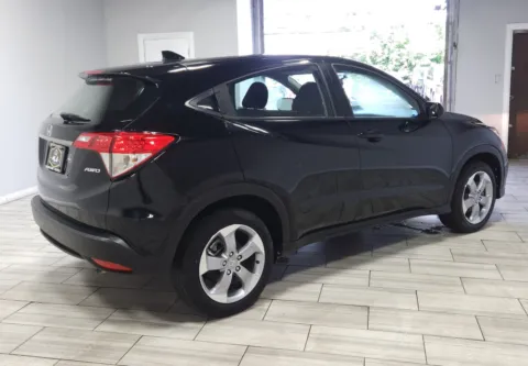 More photos of 2022 Honda HR-V LX at Majestic Automotive Group, NJ