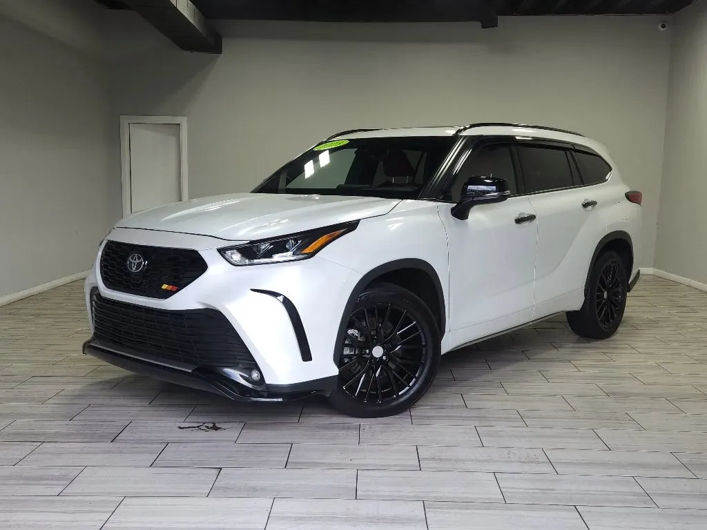 White 2023 Toyota Highlander XSE for sale in Cinnaminson, NJ