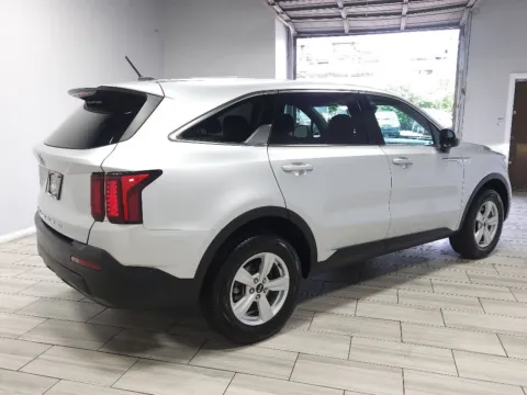 More photos of 2021 Kia Sorento LX at Majestic Automotive Group, NJ