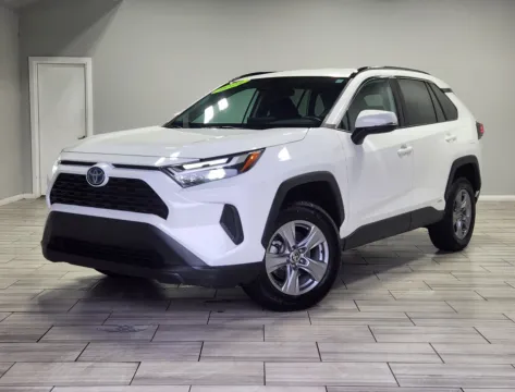 White 2022 Toyota RAV4 Hybrid XLE for sale in Cinnaminson, NJ