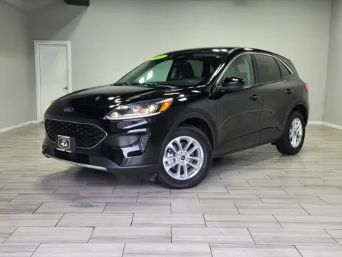 Black 2020 Ford Escape SE for sale in Cinnaminson, NJ