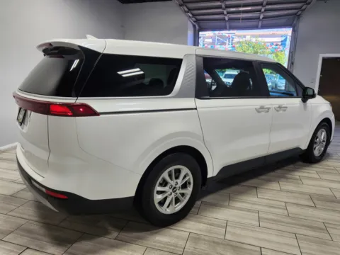 More photos of 2022 Kia Carnival LX at Majestic Automotive Group, NJ