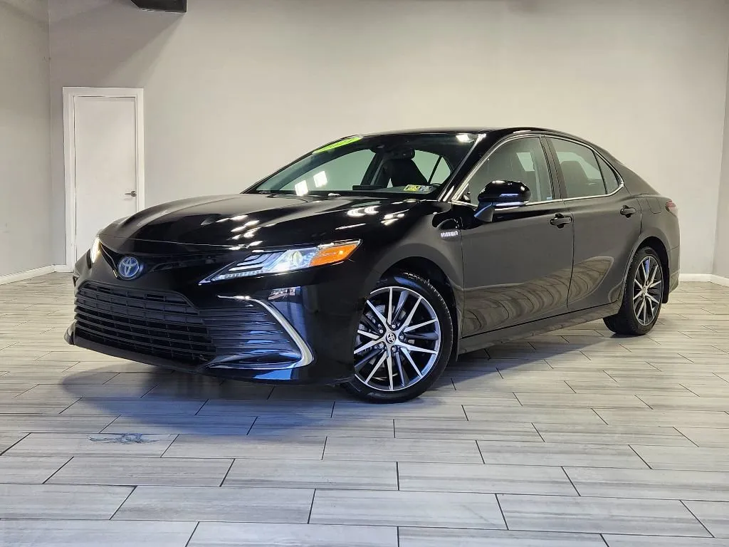Black 2021 Toyota Camry Hybrid XLE for sale in Cinnaminson, NJ