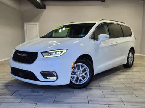 White 2022 Chrysler Pacifica Touring L for sale in Cinnaminson, NJ