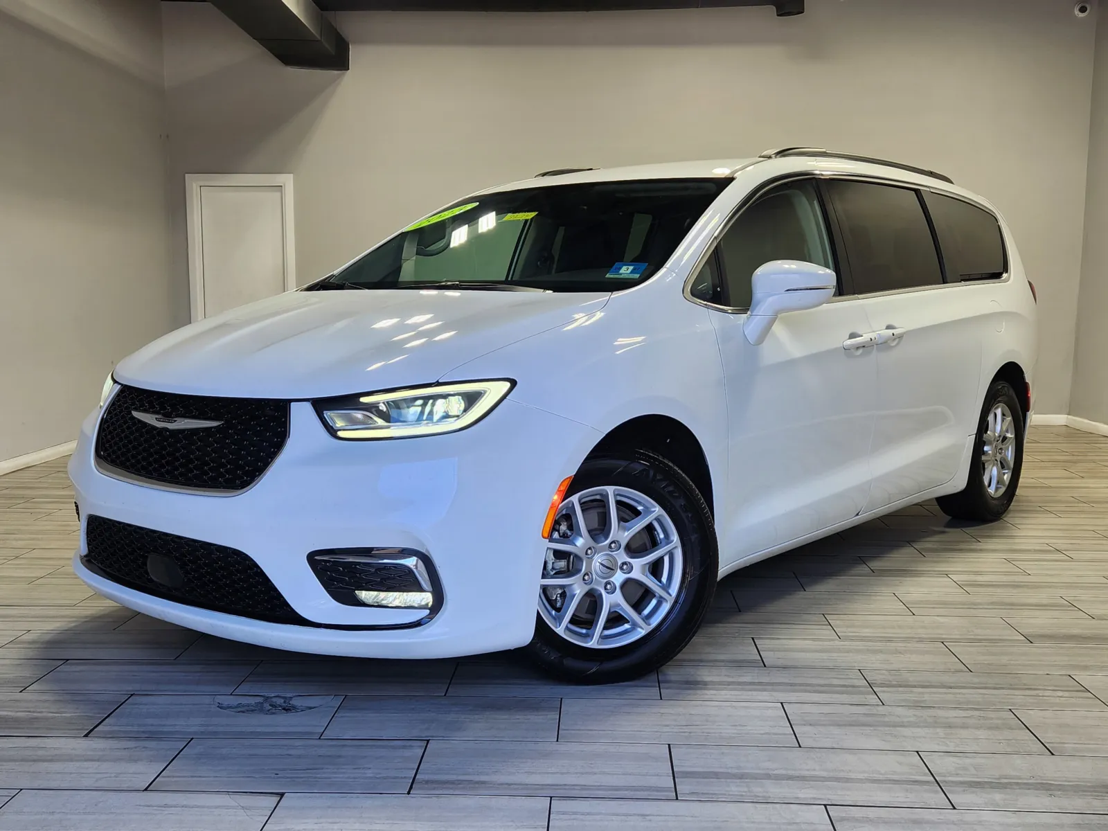 White 2022 Chrysler Pacifica Touring L for sale in Cinnaminson, NJ