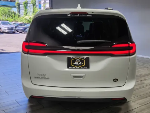 More photos of 2022 Chrysler Pacifica Touring L at Majestic Automotive Group, NJ