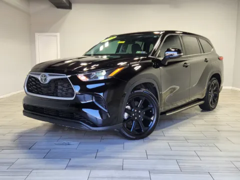 Black 2022 Toyota Highlander L for sale in Cinnaminson, NJ