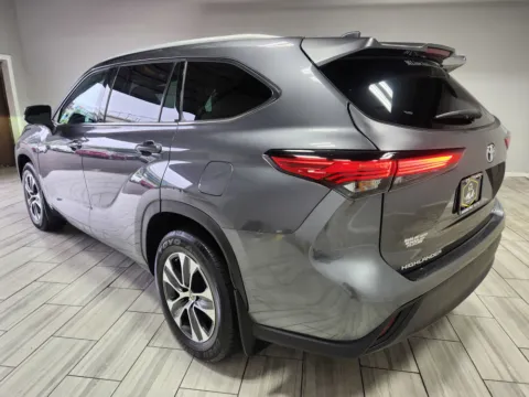 Another view of 2022 Toyota Highlander Hybrid Bronze Edition for sale in Cinnaminson, NJ at Majestic Automotive Group