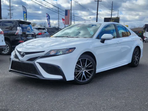 White 2024 Toyota Camry SE for sale in Cinnaminson, NJ